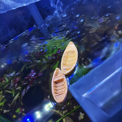 Mini Floating Boat Figurine – Resin Micro Landscape Ornament for Aquariums, Bonsai & DIY Terrarium Decoration